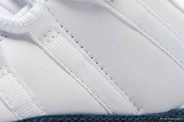 Blue Air Low Snakeskin 11 Jordan CD6846-102 0107